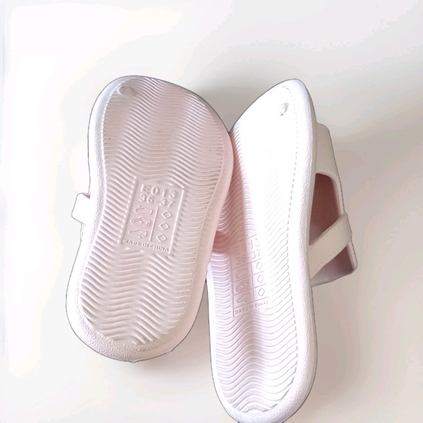 Girls Hello Kitty Pink/White Slide Sandals Slip On Rubber EU 36-37