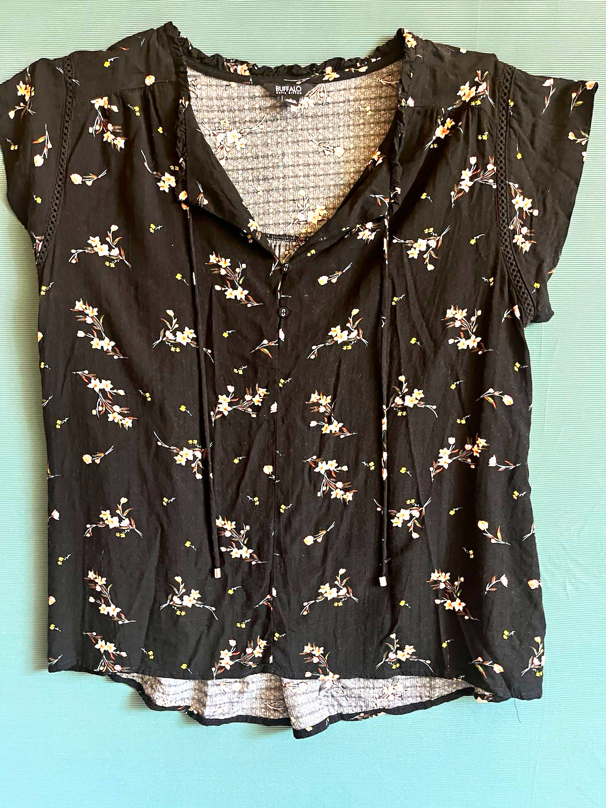 Buffalo David Bitton Women’s L Regular Black Floral V-Neck Cap Sleeve Blouse