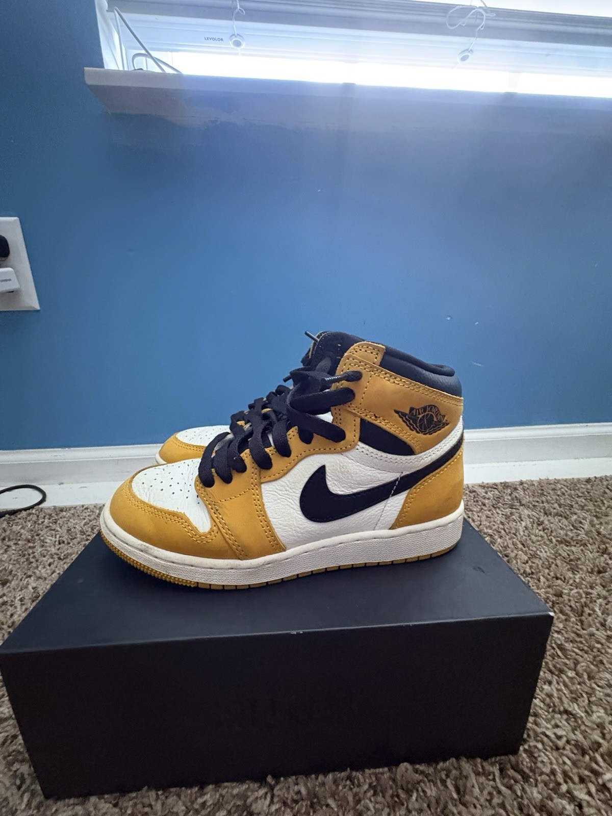 Jordan Air Jordan 1 Mid Top Unisex Kids Yellow White Black Leather US 3.5