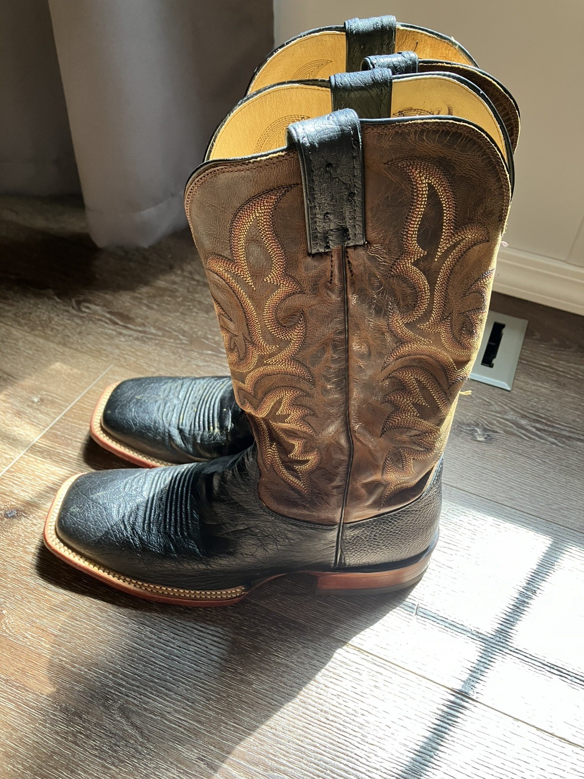 Mens Justin Size 9EE Brown and Black Smooth Ostrich Square Toe Western Boots