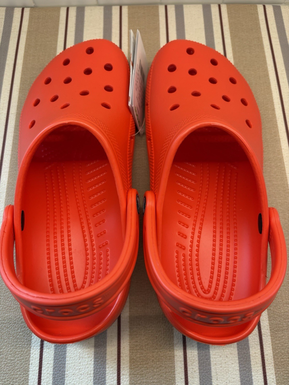 Crocs Classic Women’s Clogs Sandals Size W9 M7 Red Slip-On New In Box Fast Ship