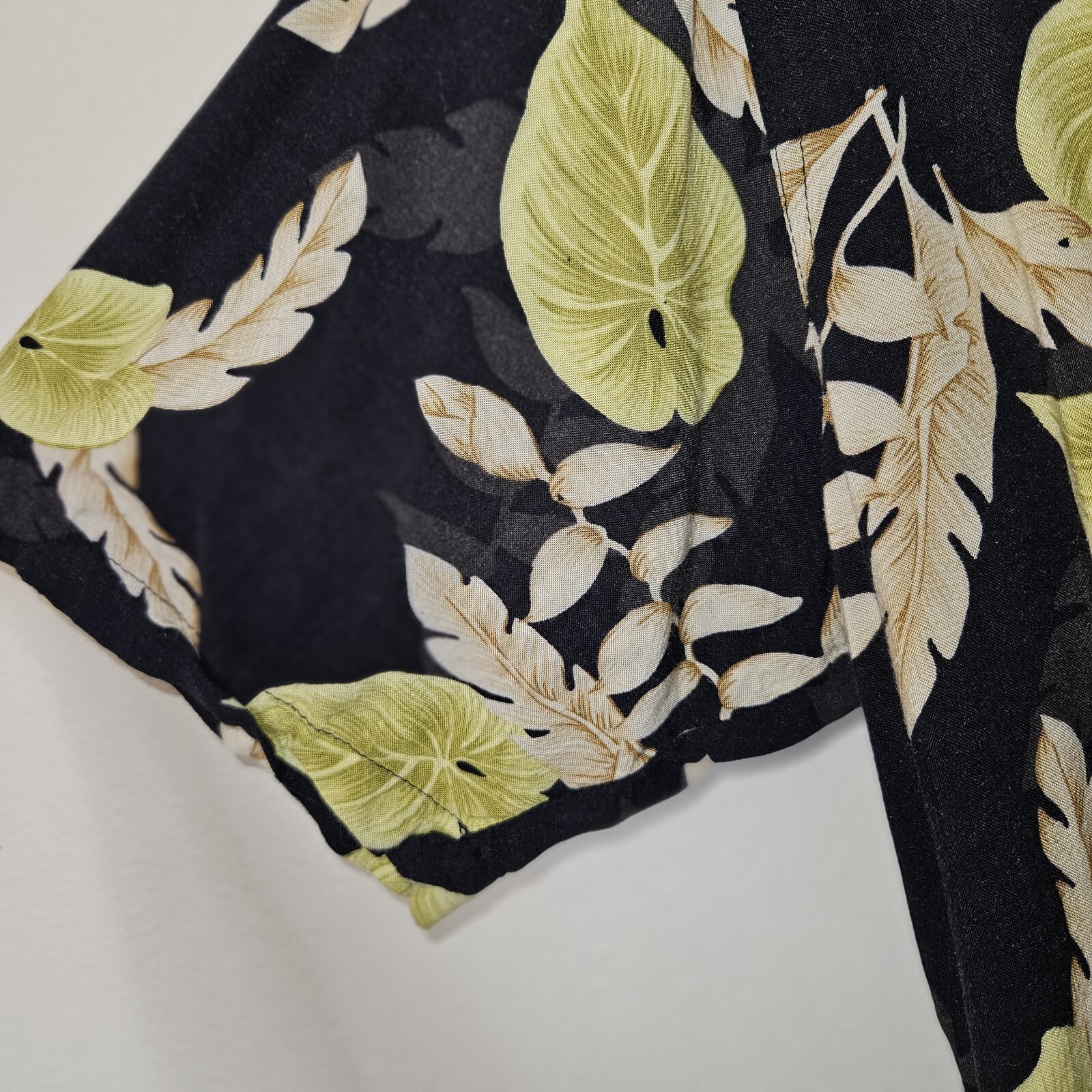 Falls Creek Black Floral Rayon Hawaiian Shirt Medium M Mens Short Sleeve Camp