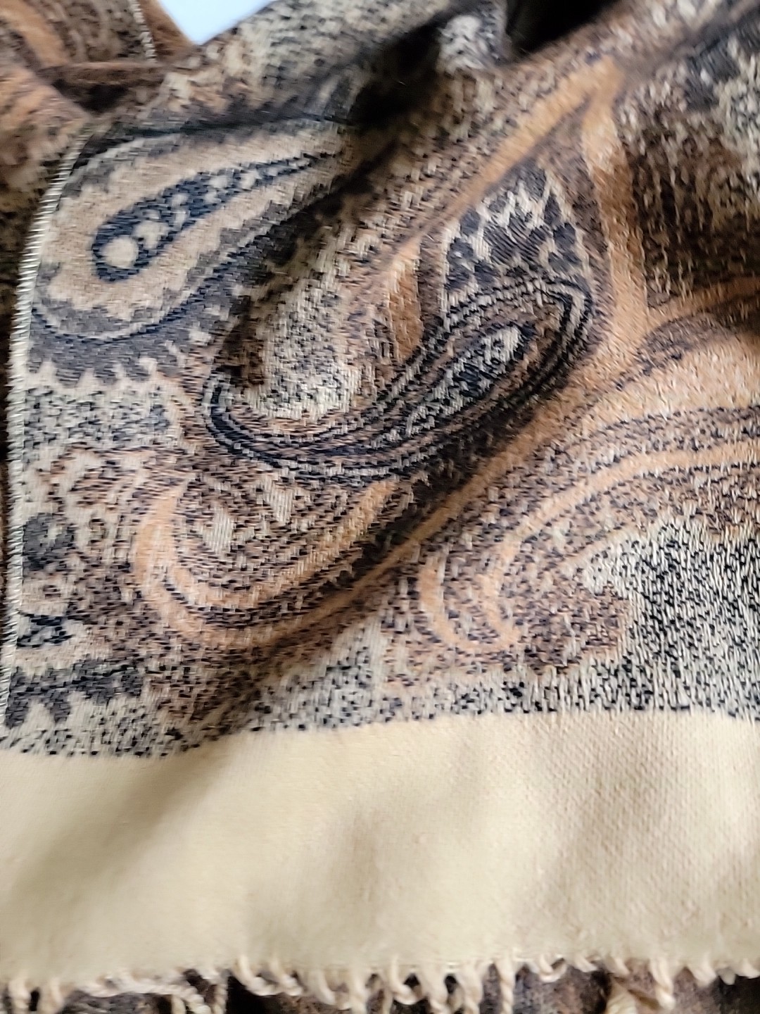 East 5th Avenue Wrap Shawl Sweater One Size Beige Paisley Fringe Boho New