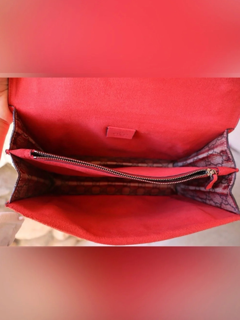 GUCCI BEIGE GG SUPREME CANVAS SHOULDER BAG WITH RED ACCENT