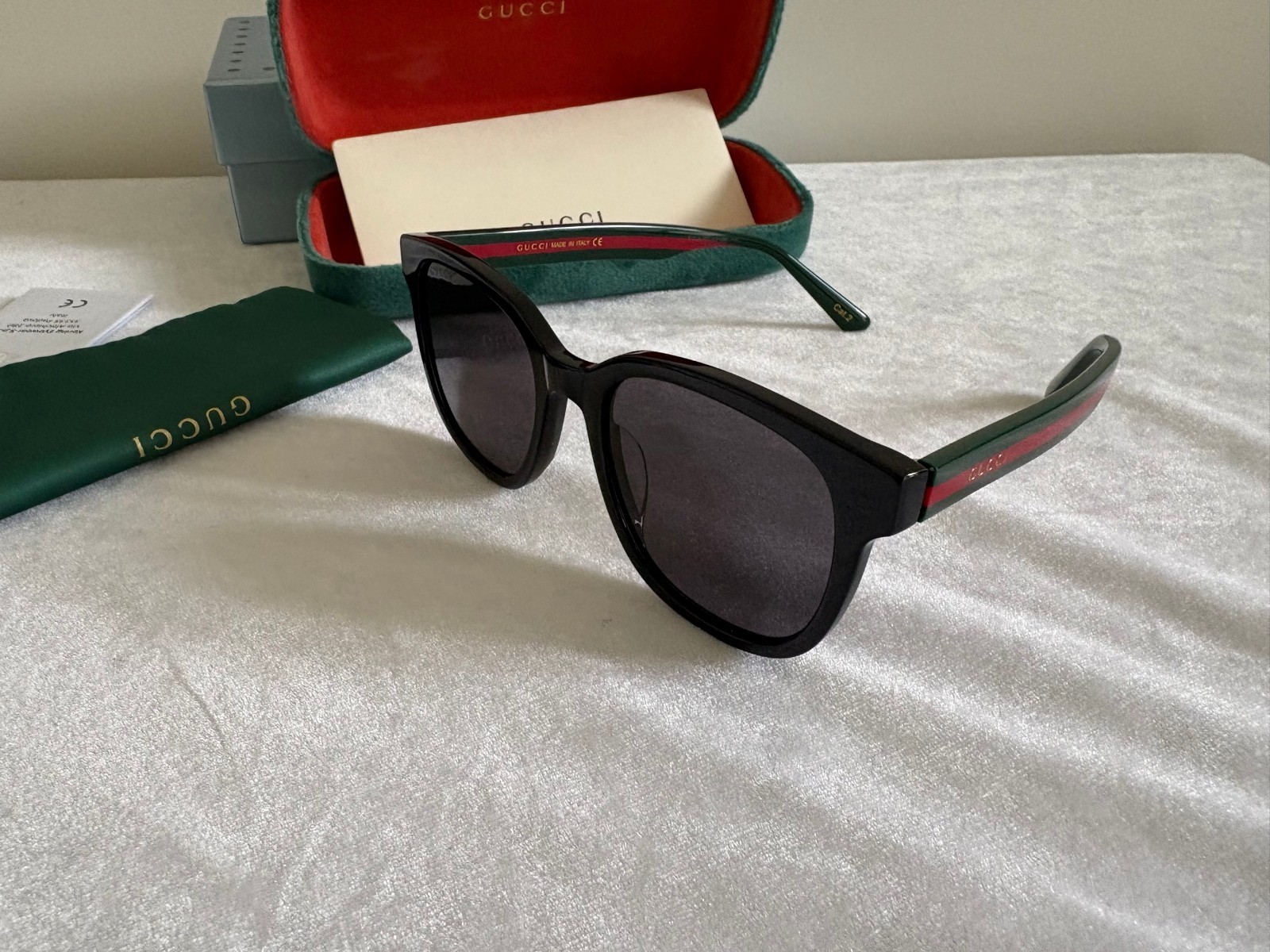 Authentic New Gucci GG0848SK 001 Black Green Red Stripe Grey Sunglasses