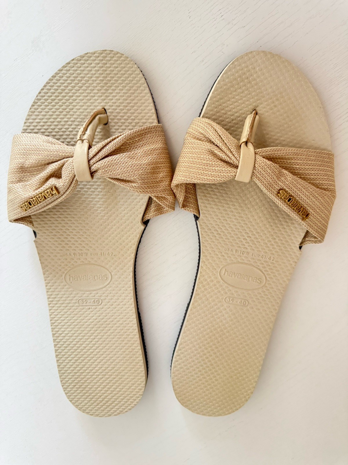 Havaianas You St. Tropez Shine Gold Denim Bow Flip Flop Thong Sandals Beach 9 10