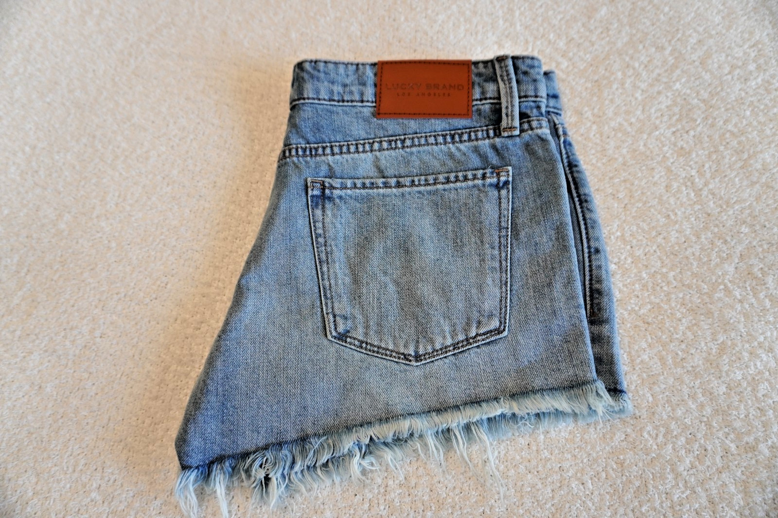 Lucky Brand Denim Cut Off Shorts Light Wash Frayed Hem Mid Rise Casual