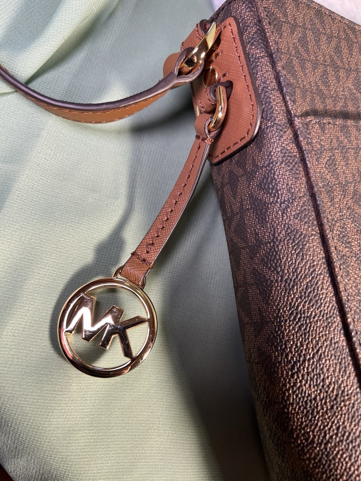 Michael Kors Brown Large Messenger Bag Logo Strap Accent Zip Magnet Pockets