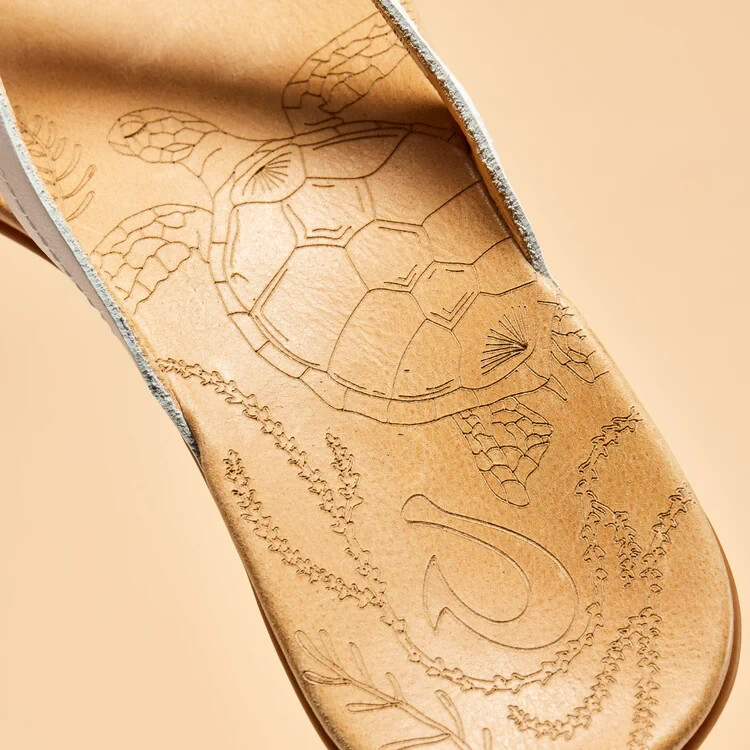 OluKai Honu Sandals – Women’s – 6 / Bright White/Golden Sand