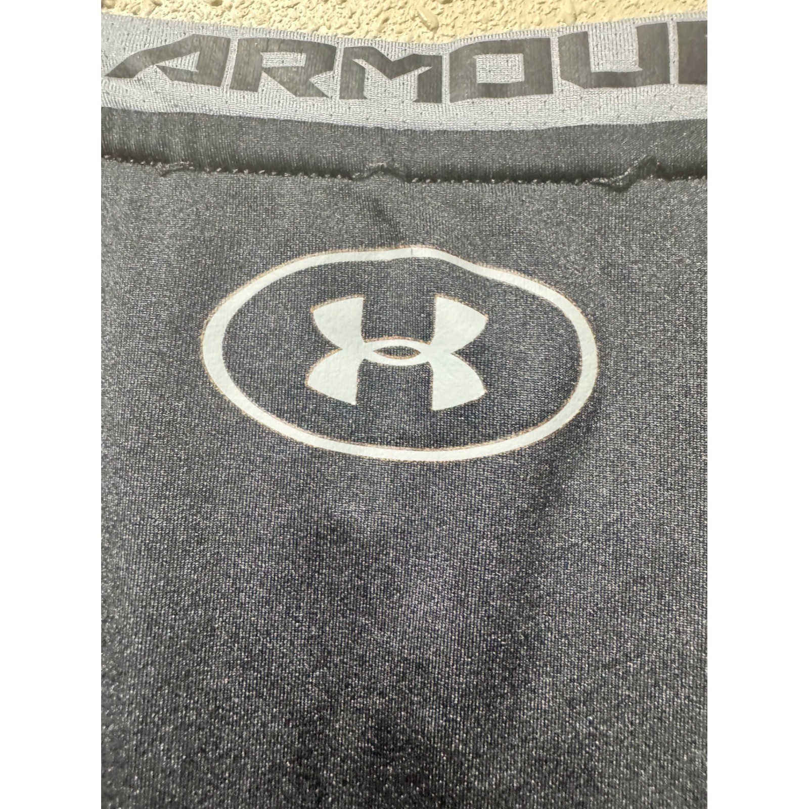 Under Armour HeatGear Mens Compression Shirt Black Grey Short Sleeve MD Medium