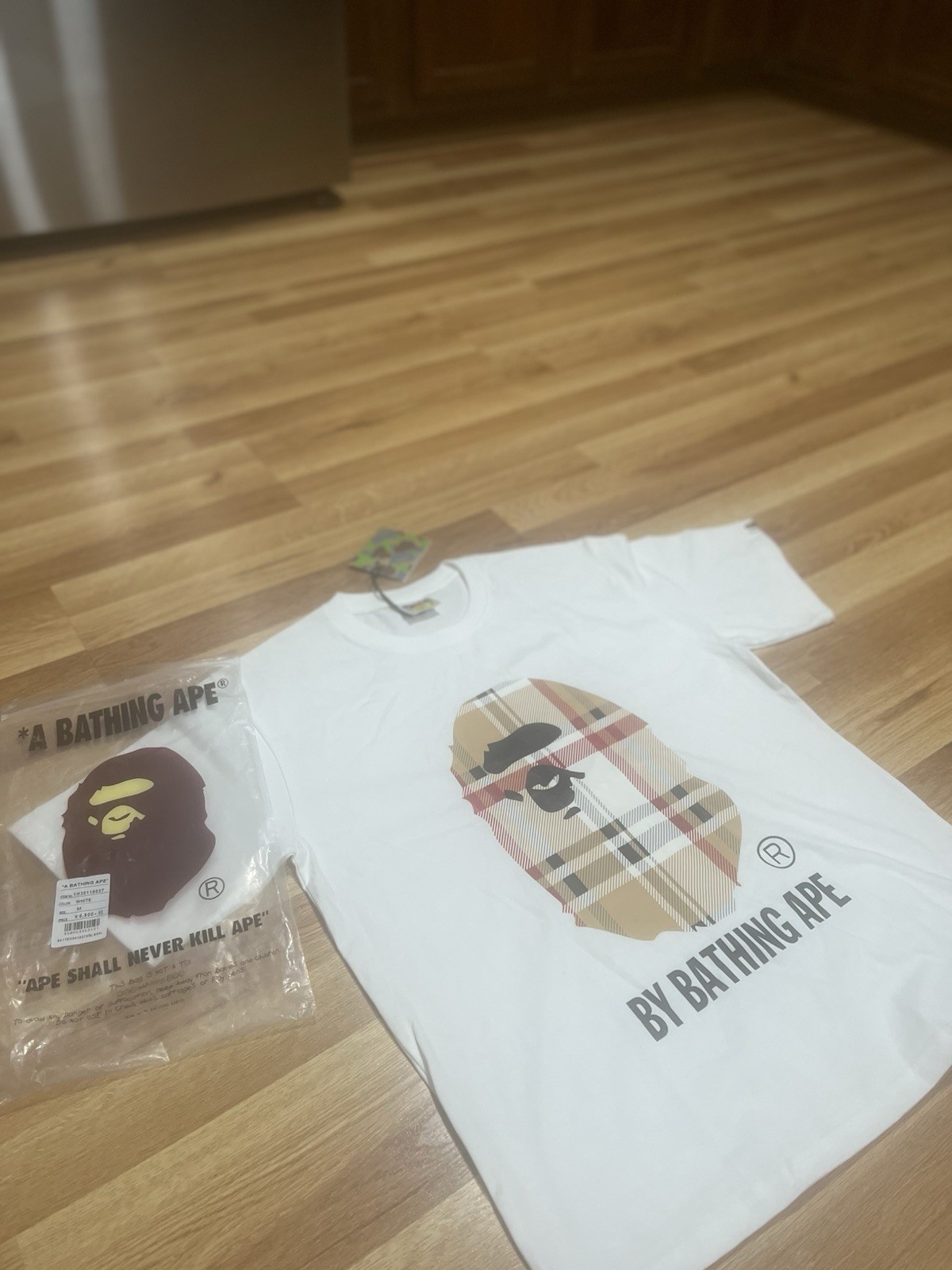 A Bathing Ape Men’s White Graphic Logo Ape Head Crew Neck Tee Size M