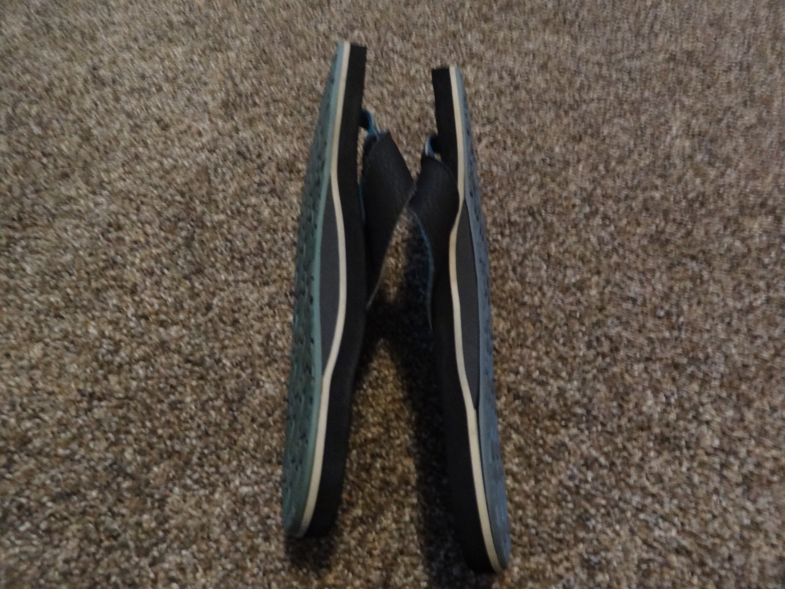 Reef Black & Blue Flip Flops Men’s Size 10 Bottle Opener style Sandals used