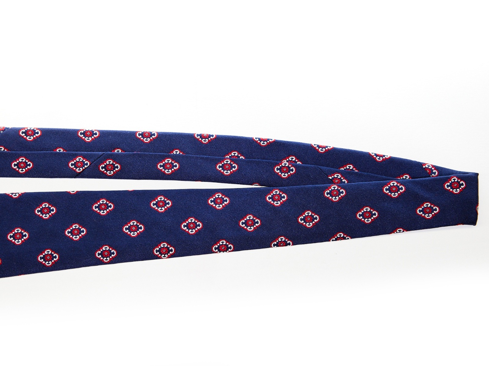 BIGI CRAVATTE Men’s 100% Silk Tie BLUE w/ RED MEDALLIONS 59″ x 3.25″ USED T22