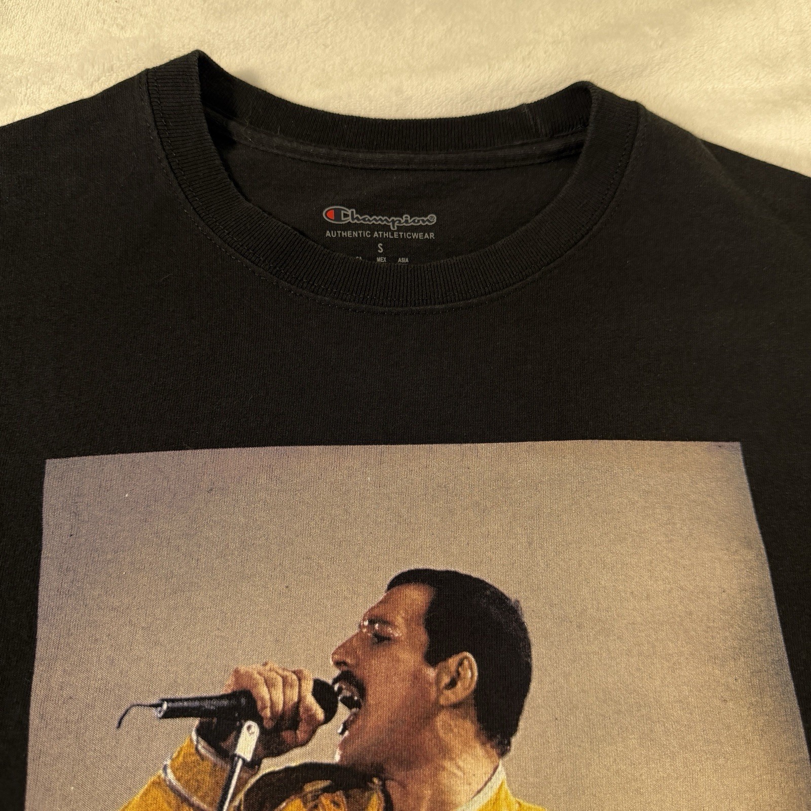 Queen Official Merch T-Shirt Men’s Size Small Black Champions Brand