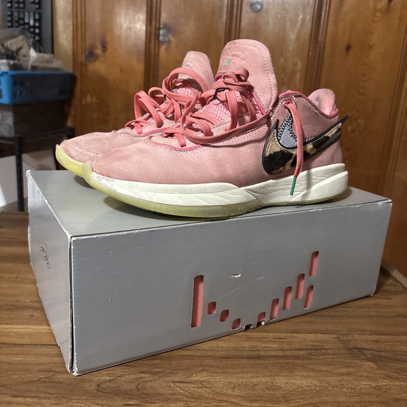 Nike LeBron 20 XX South Beast Pink Diamond Men’s Size 10 W/ BOX EXTRA LACES