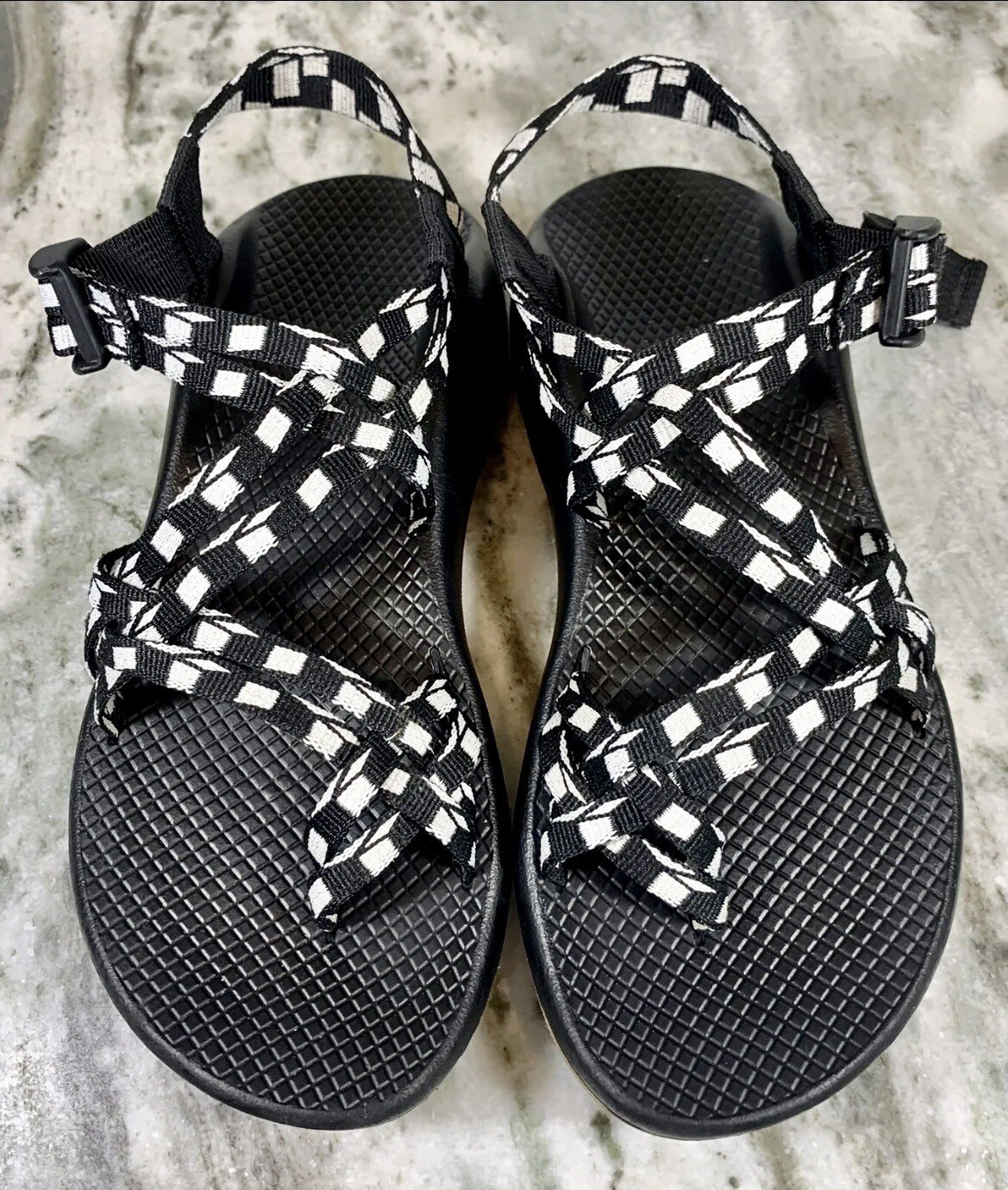 Size 8 – Chaco ZX/2 Women’s Classic Strappy Sport Sandals. Black White J107214