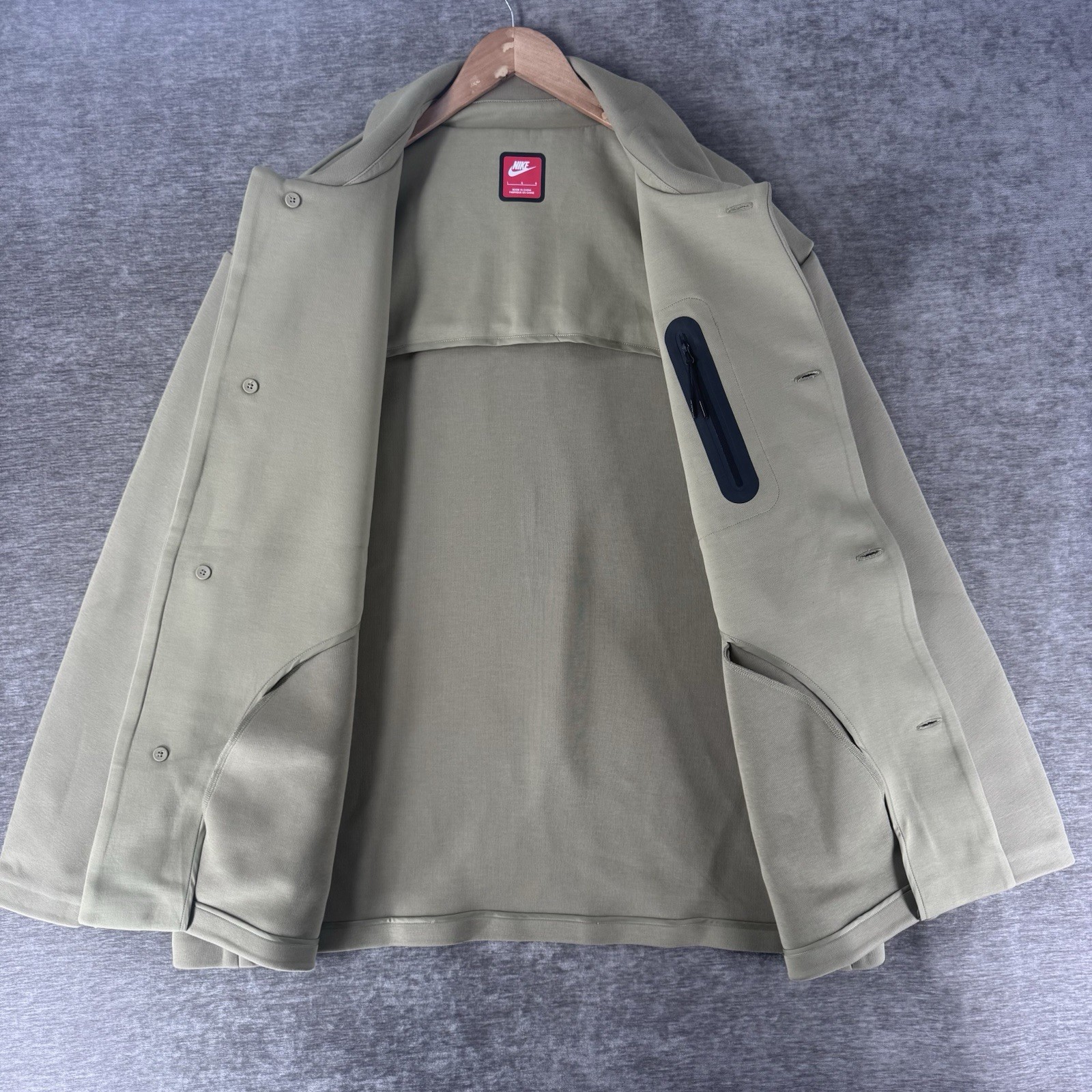 Nike Tech Fleece Oversized Shacket Jacket Men’s Large Olive Green FZ7566-276 NWT