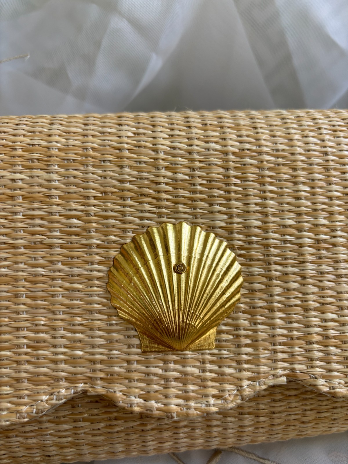 LISI LERCH Nautical Scalloped Straw CLUTCH Or Crossbody Seashell Emblem