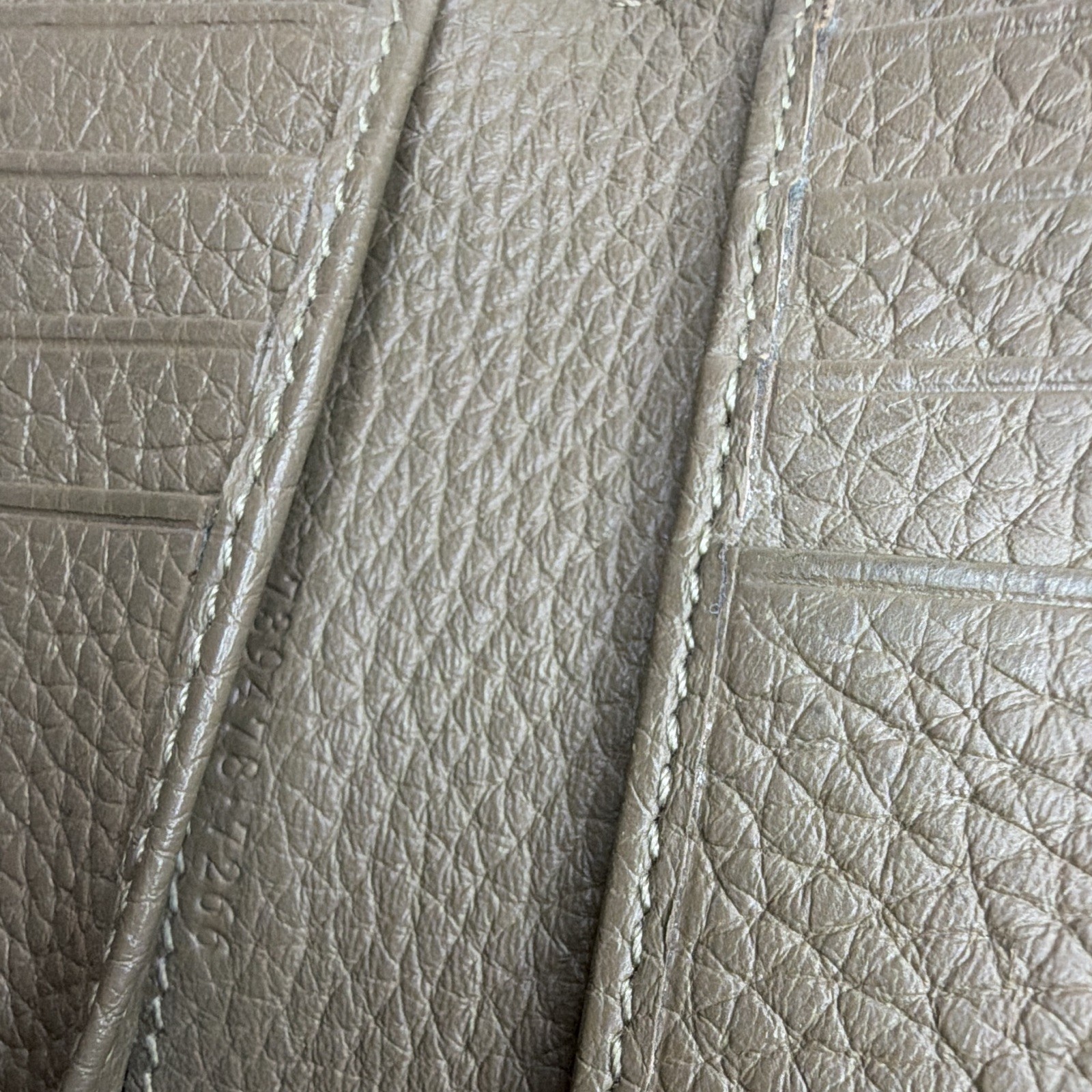 Gucci Men’s Brown Logo Bifold Wallet w/ Credit Card Feature Made in Italy