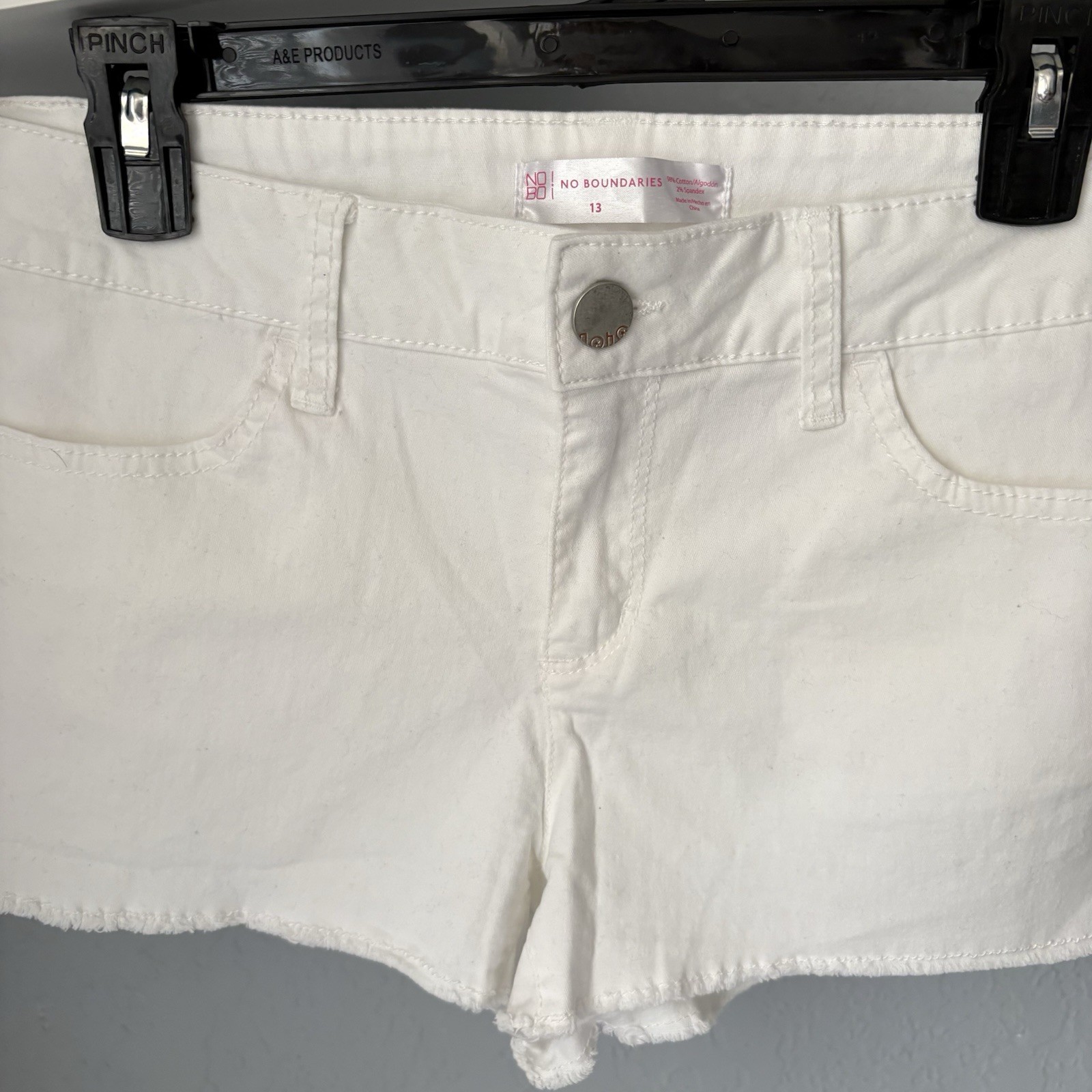 No Boundaries White Denim Shorts Size L (13) Frayed Hem Summer Jean Shorts