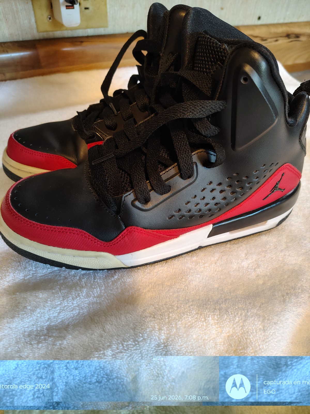 Jordan Men’s Mid Top Lace-Up Athletic Sneakers Colorblock Black/Red 616612-009