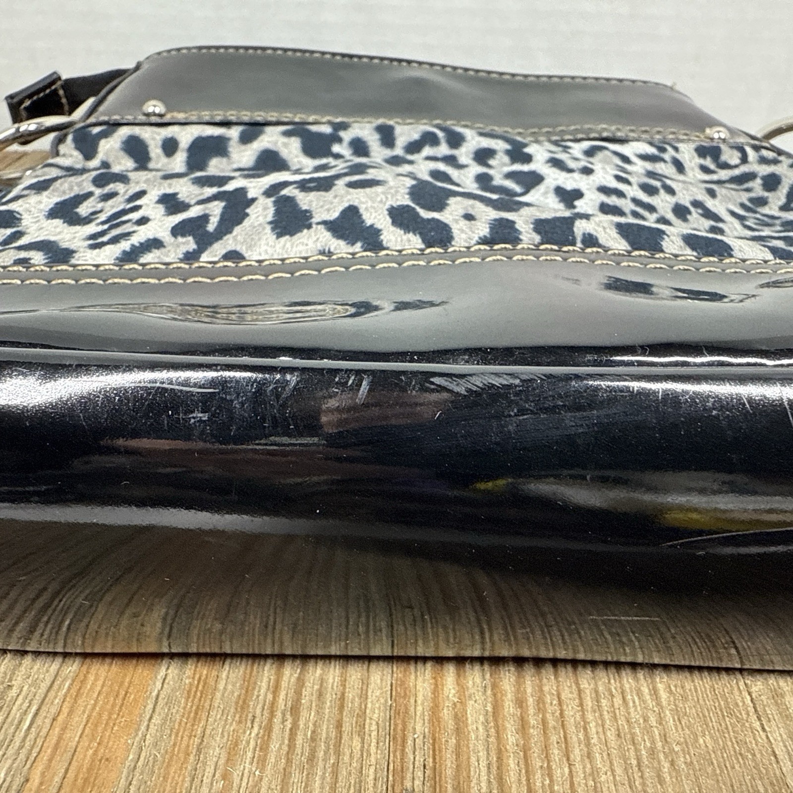 Chaps Salerno Leopard Print Crossbody Bag Vegan Patent Black Strap/Chain, Read.