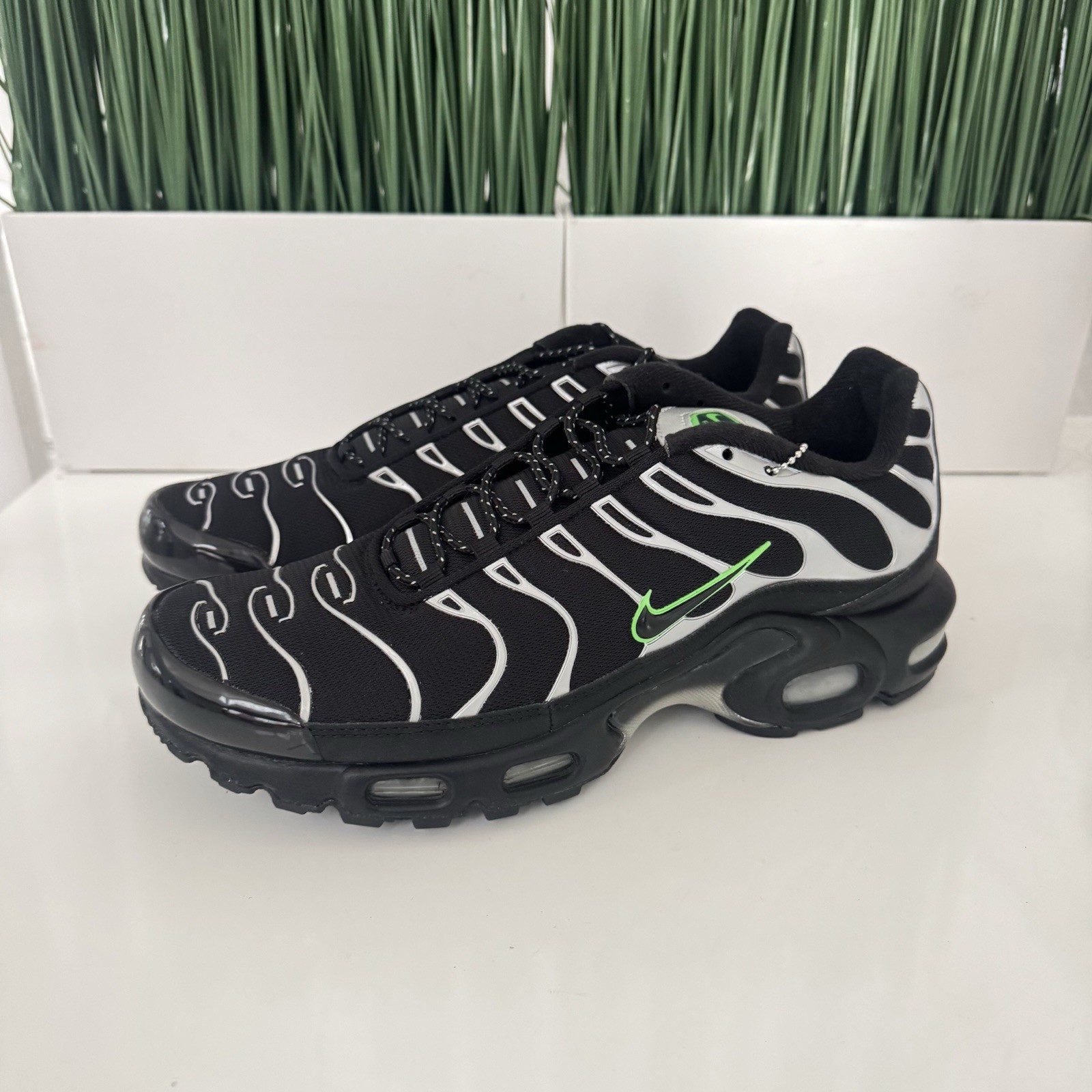 Nike Air Max Plus TN NBY Black Silver Green Mens Shoes DR0139-001 Size 9