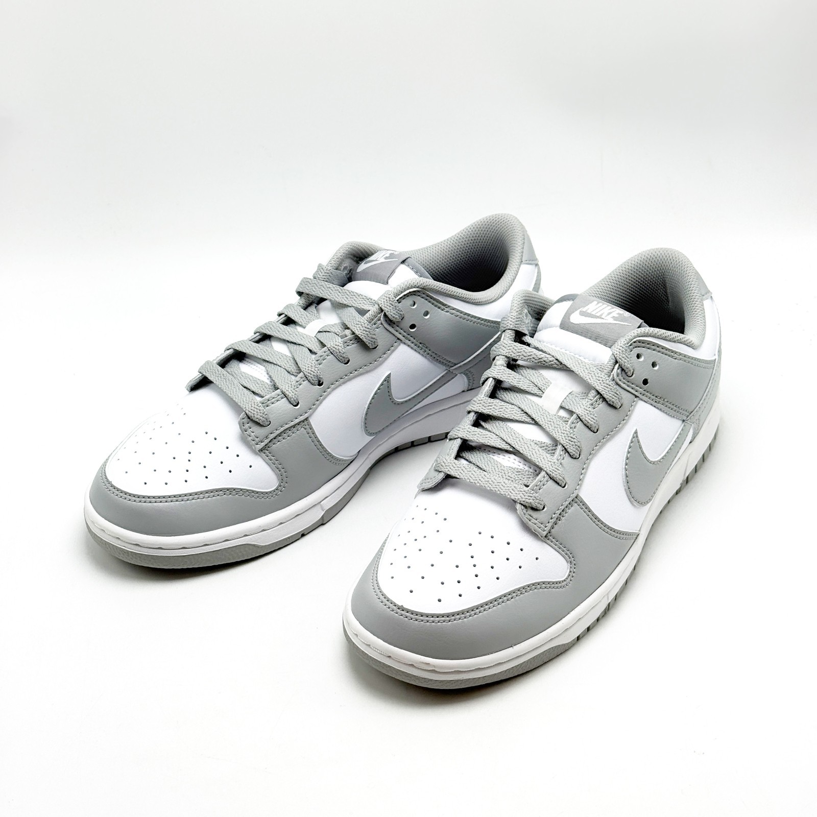 *NEW* MEN NIKE DUNK LOW RETRO WHITE/LIGHT SMOKE (HF5441 105), SZ 8.0 – 12.0 👍