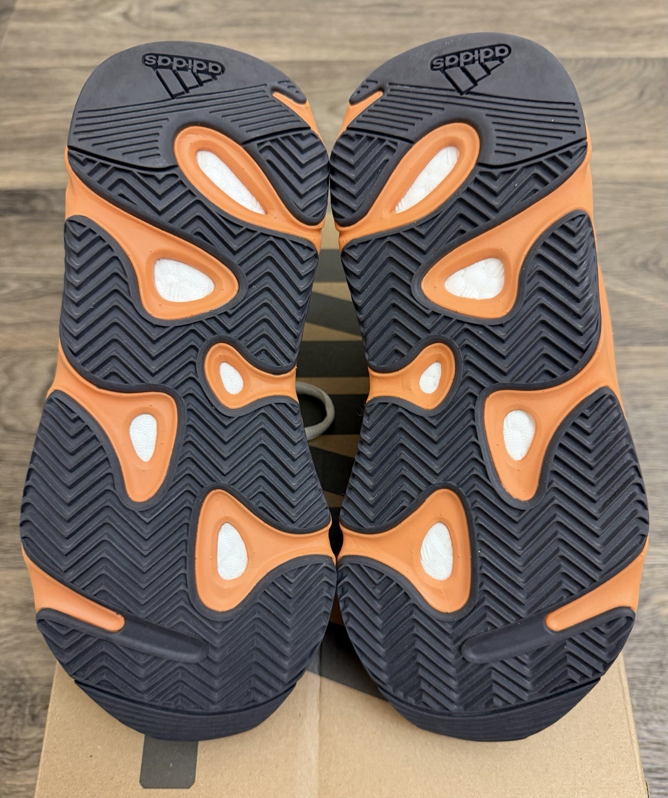 Adidas Yeezy Boost 700 Enflame Amber GW0297 Men’s Size 5 EUC With Box