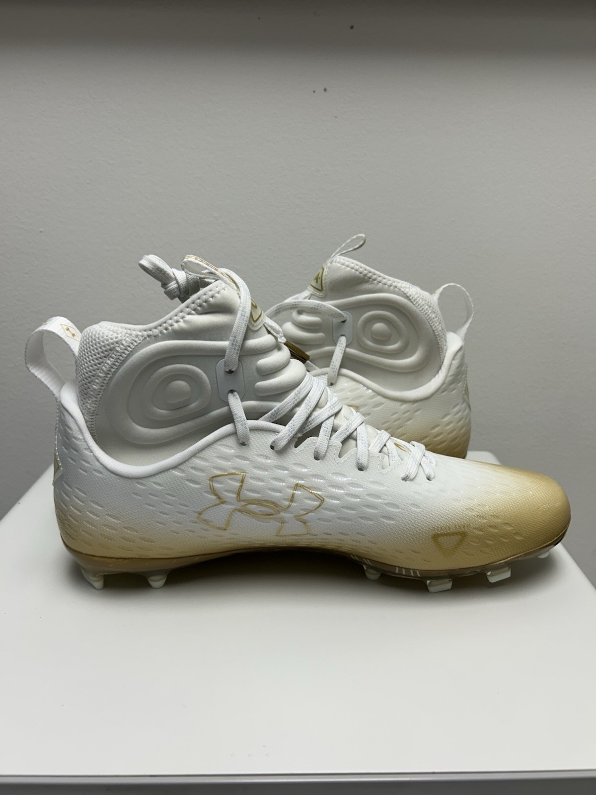 Size 11-Men’s Under Armour Spotlight Lux Football Lacrosse Cleats White Gold NEW