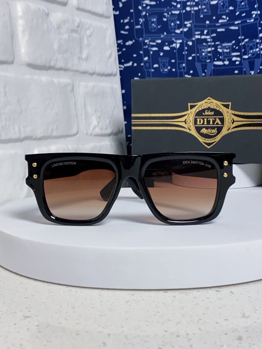 DITA EMITTER-ONE DTS0125 Men’s Sunglasses Lens Size 53-22-143MM -With New Case