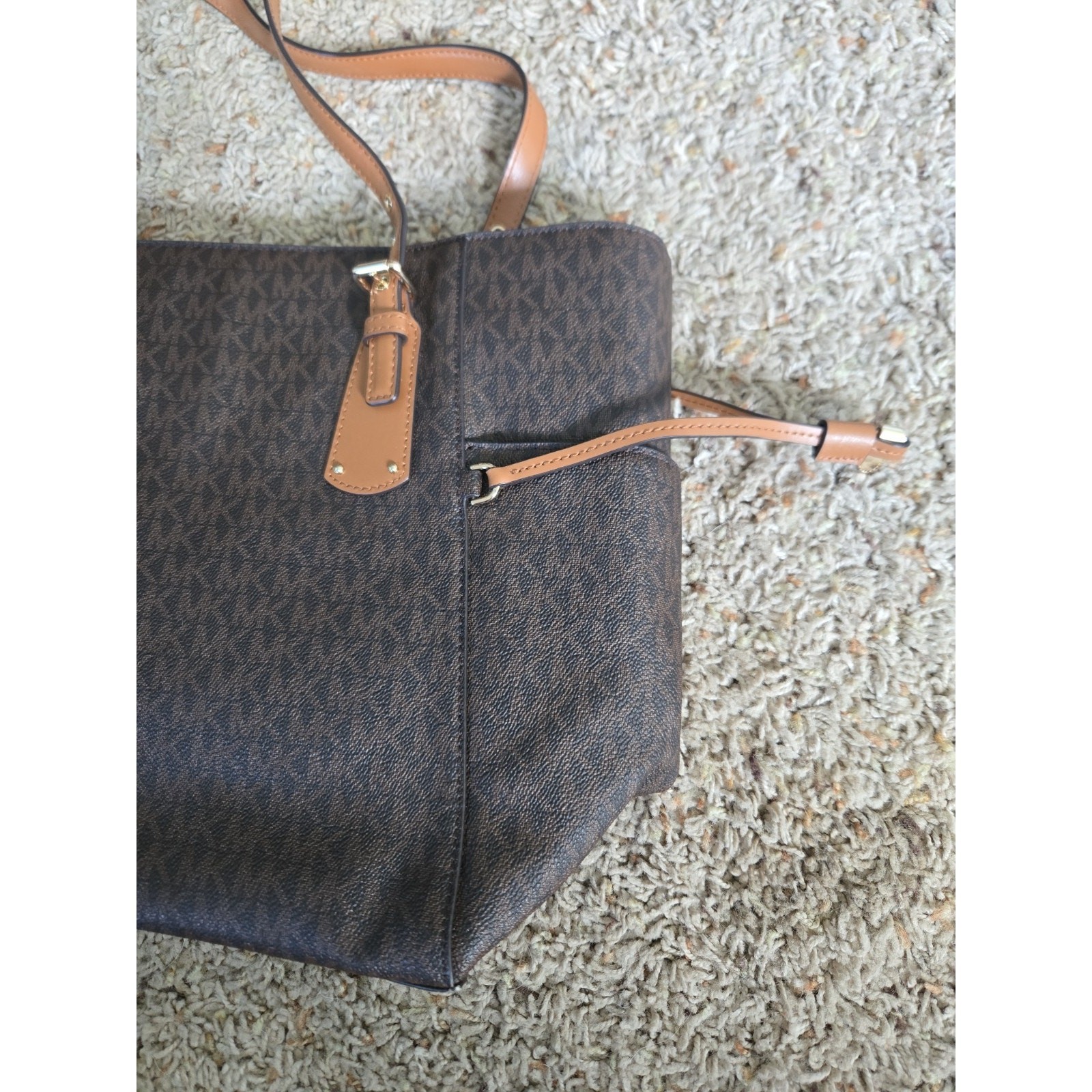MICHAEL KORS VOYAGER EAST WEST LOGO SIGNATURE TOTE BAG Brown