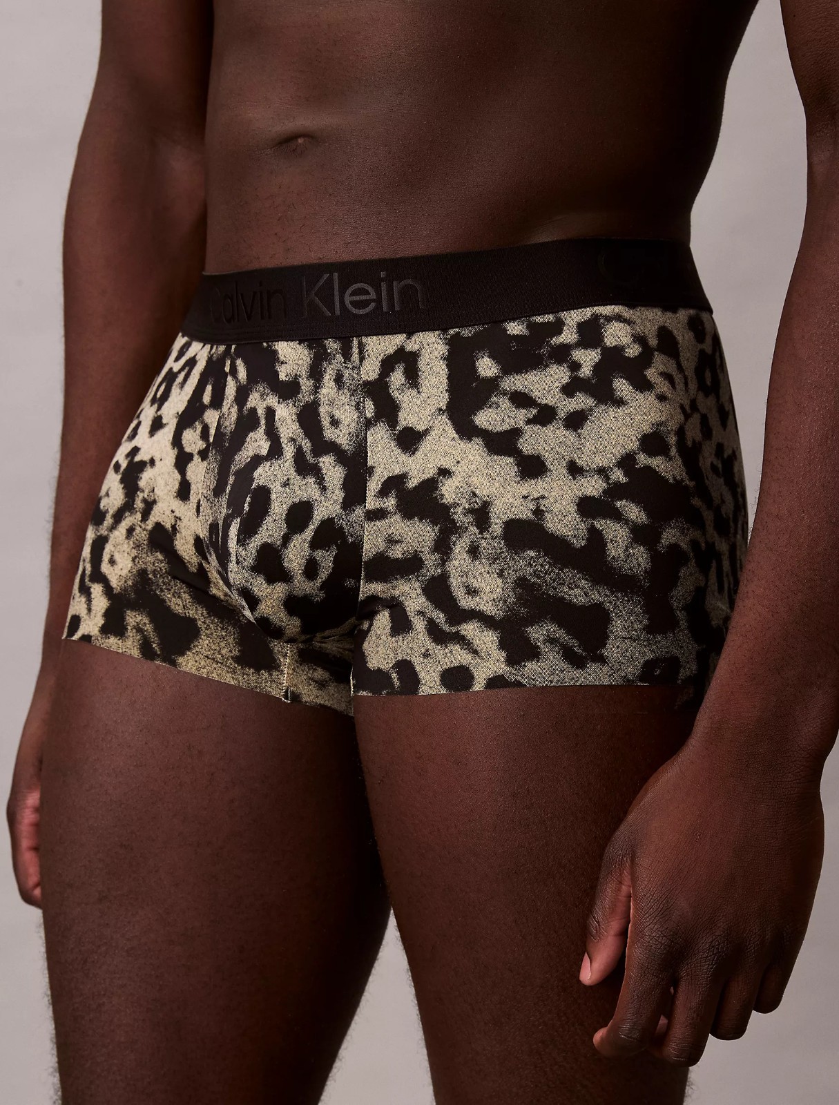 🩲 NWT Size: S,M, L Calvin Klein Men’s Black Print LOW RISE TRUNK Underwear