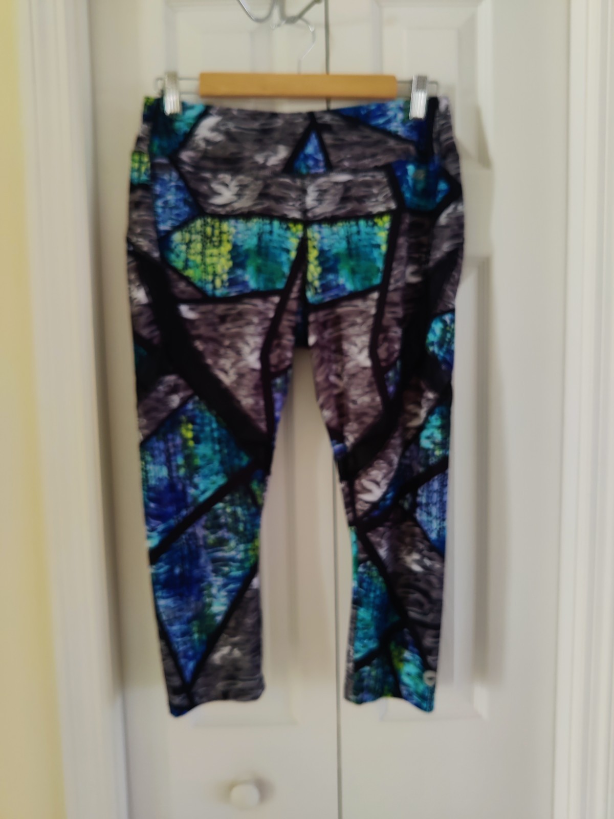 Avia Women’s Blue Gray Black Purple Cropped Workout Yoga ~Size M Mesh Detail