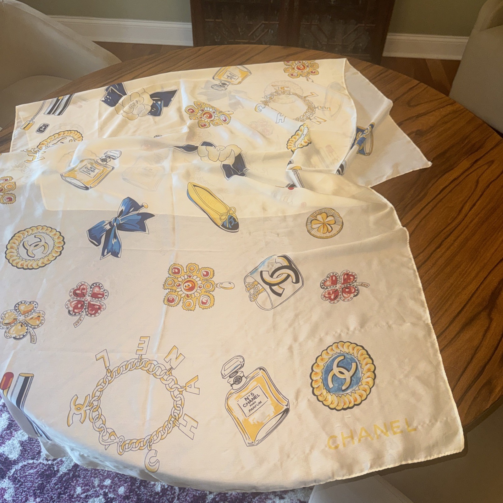 CHANEL Scarf Silk 100% Made In ITALY CC LOGO