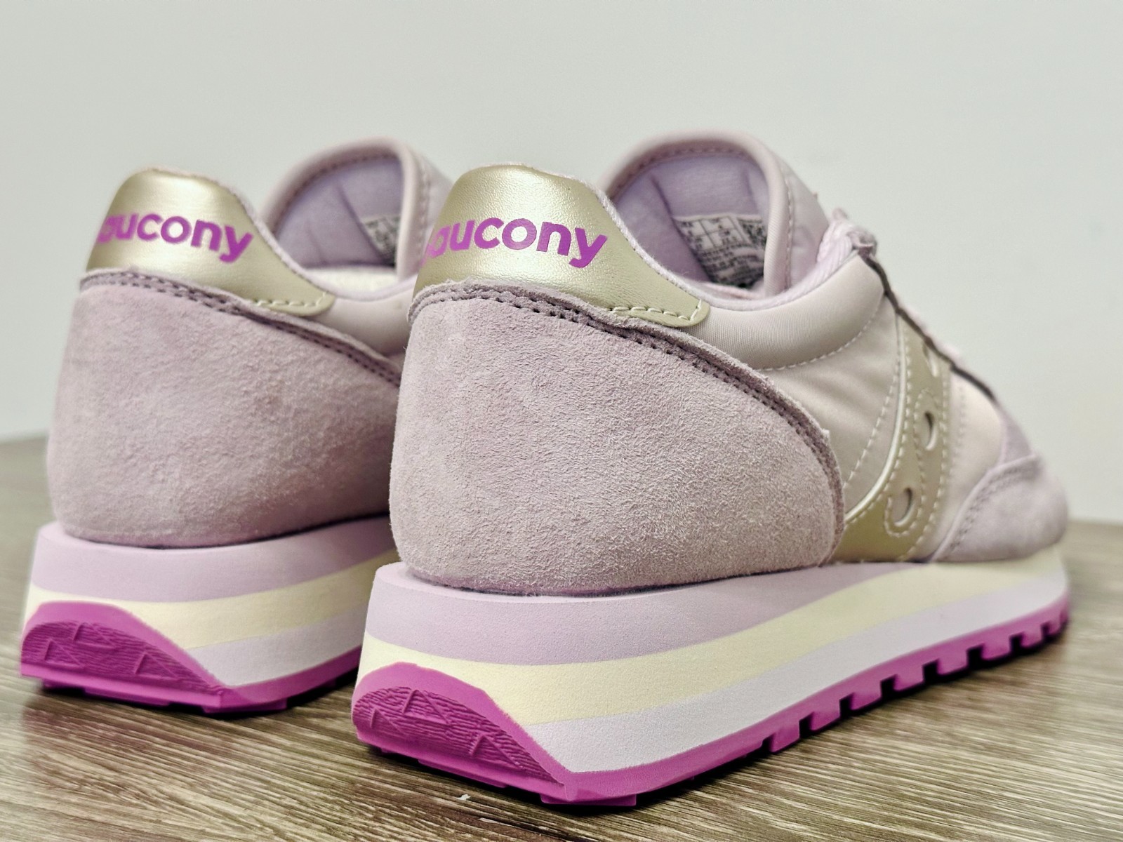 Size 6 Women’s – Saucony Jazz Triple (Orchid | Metallic) w/ Extra Laces