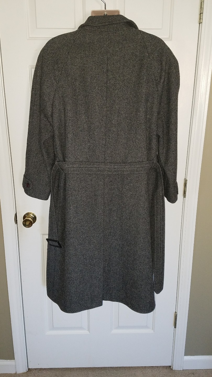 Men’s Saks Fifth Avenue fully lined 100% wool coat size 44 reguar Excellent Cond