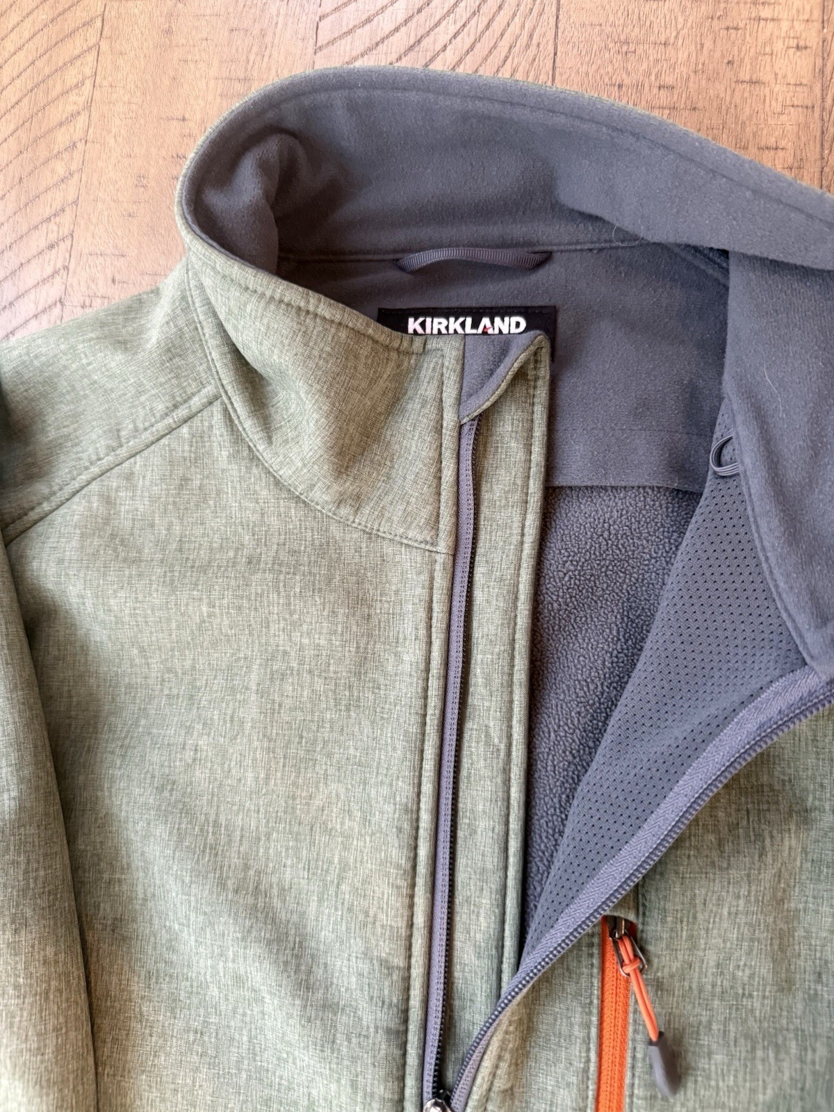 Kirkland Signature Men’s Softshell Full Zip Jacket Stand-Up Collar L Green/Gray