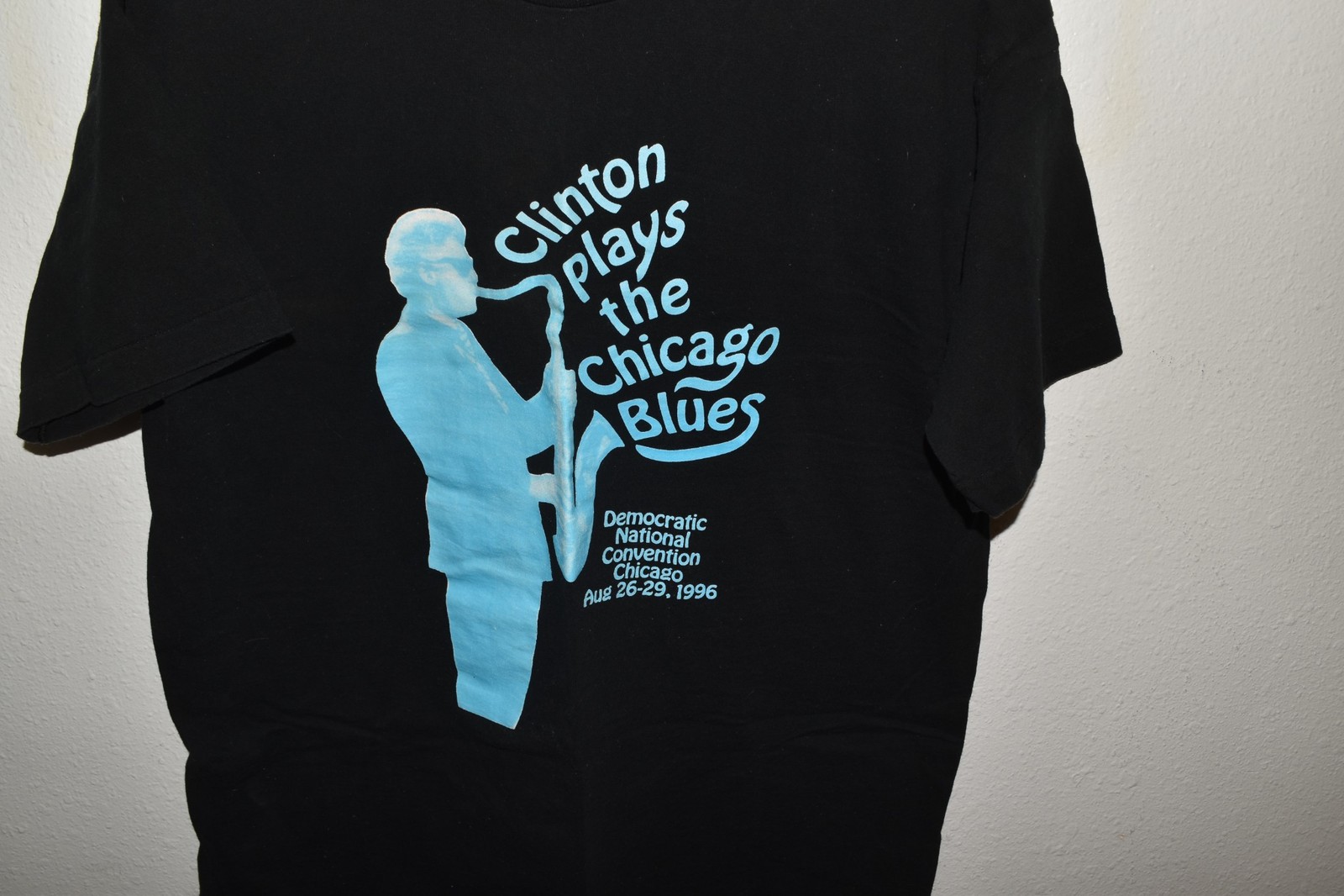 DEMOCRATIC NATIONAL CONVENTION 1996 CLINTON PLAYS THE CHICAGO BLUES TEE (ACS61)