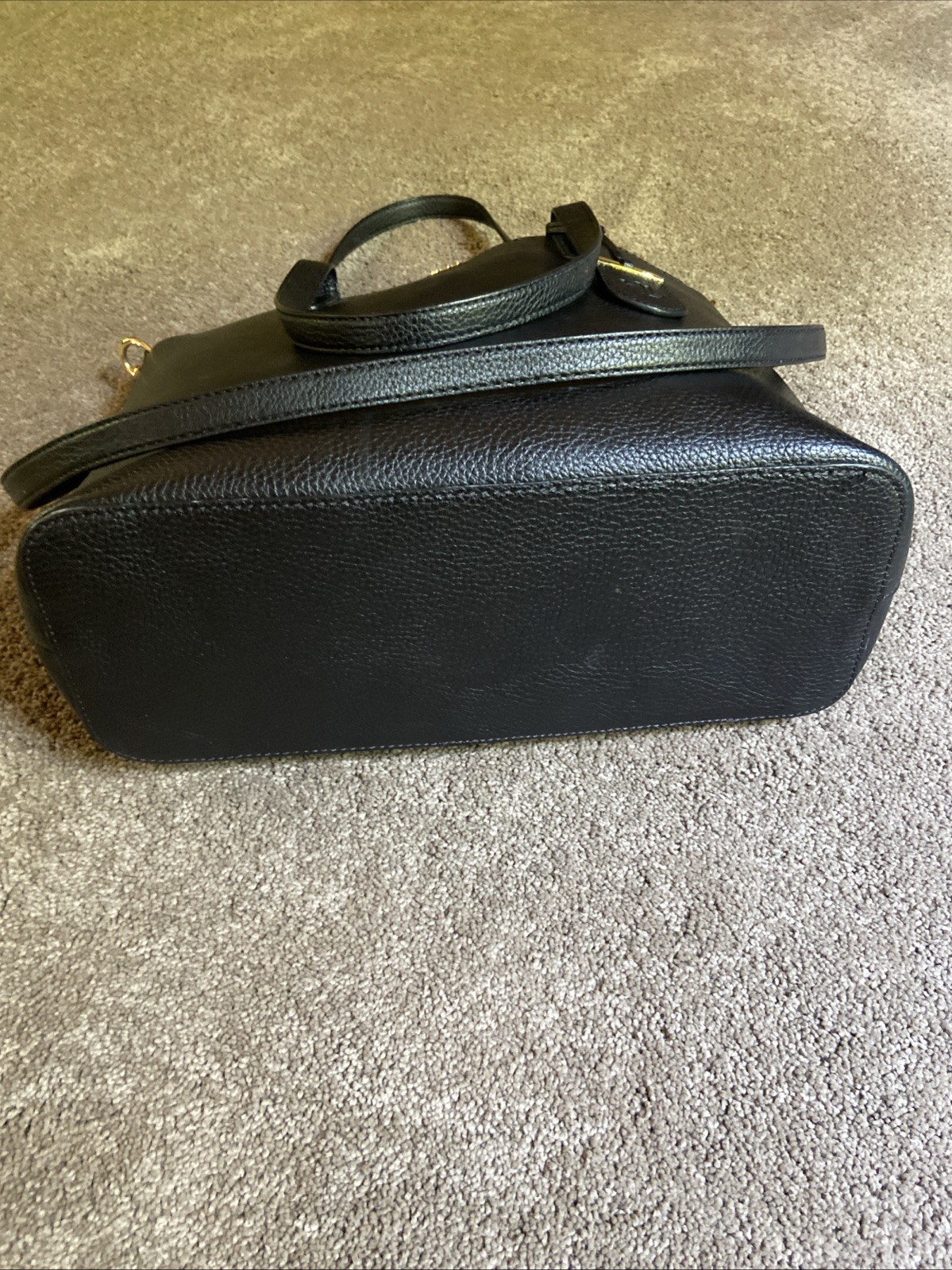 Lauren Ralph Lauren Black Med Size 100% Polyurethane Tote Classy Classic