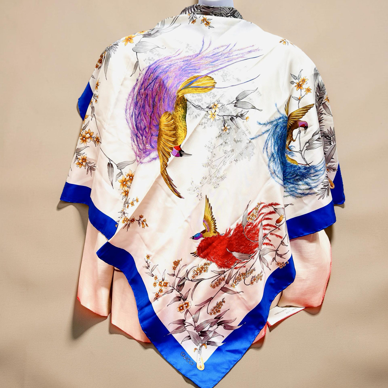 Beautiful Birds Paradise Gucci 100% Silk Satin Scarf 34″ Ivery Blue (45)