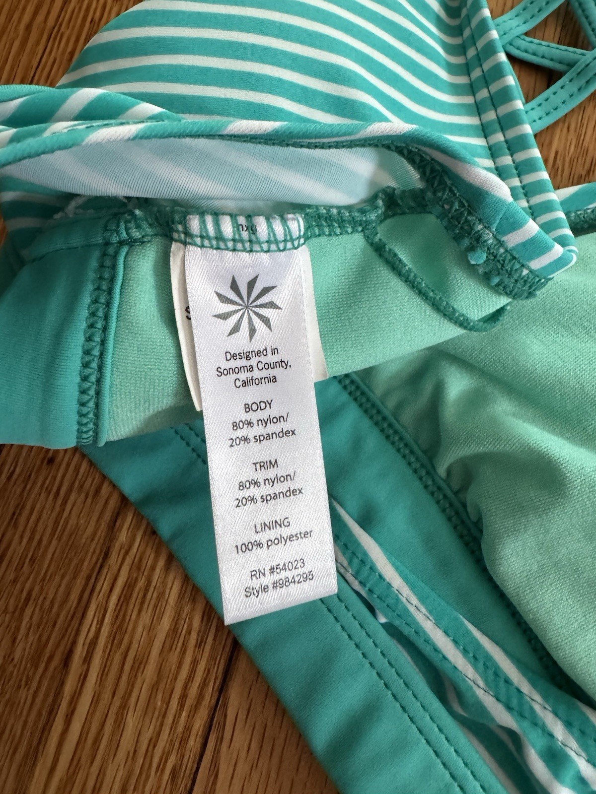 Sz XL Athleta Turquoise And White Stripe Swim Top With Light Padding