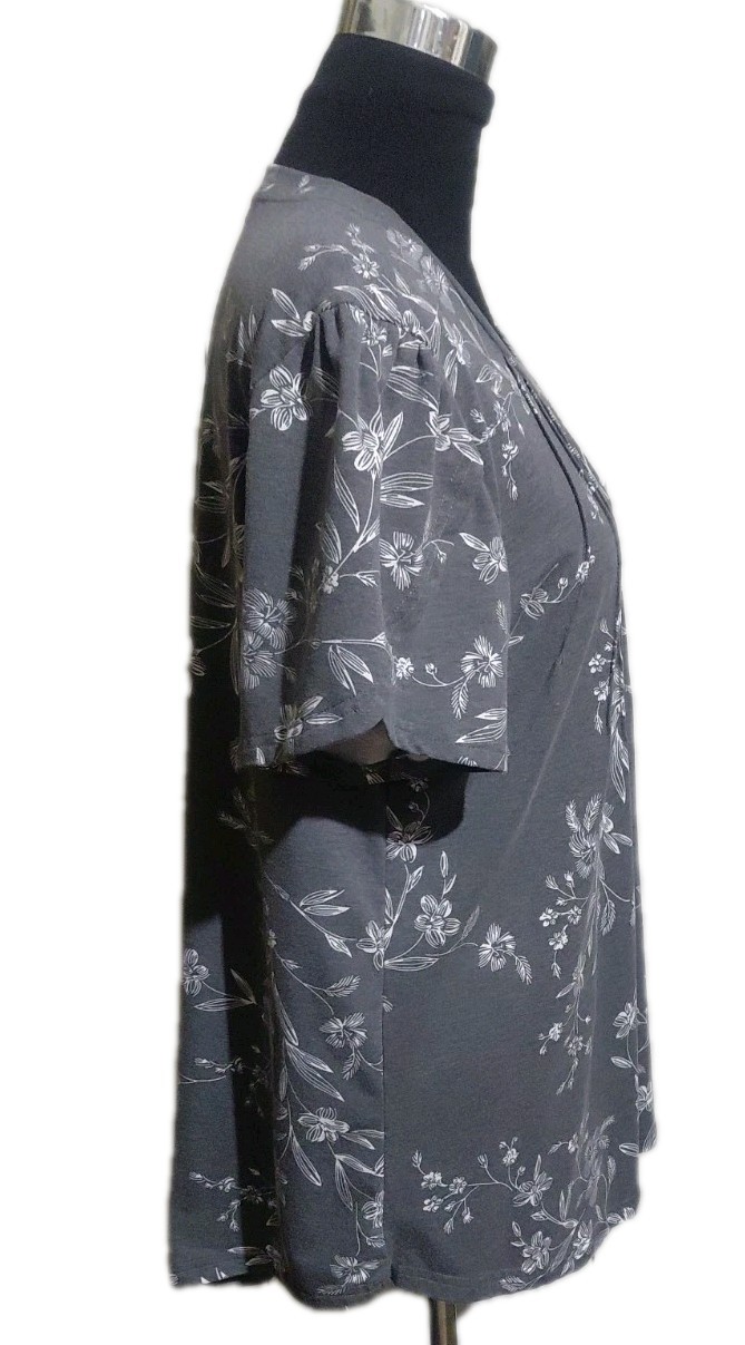 Anyhold XL Gray White Floral Pullover Top Layered Short Bell Sleeve Pleat Front