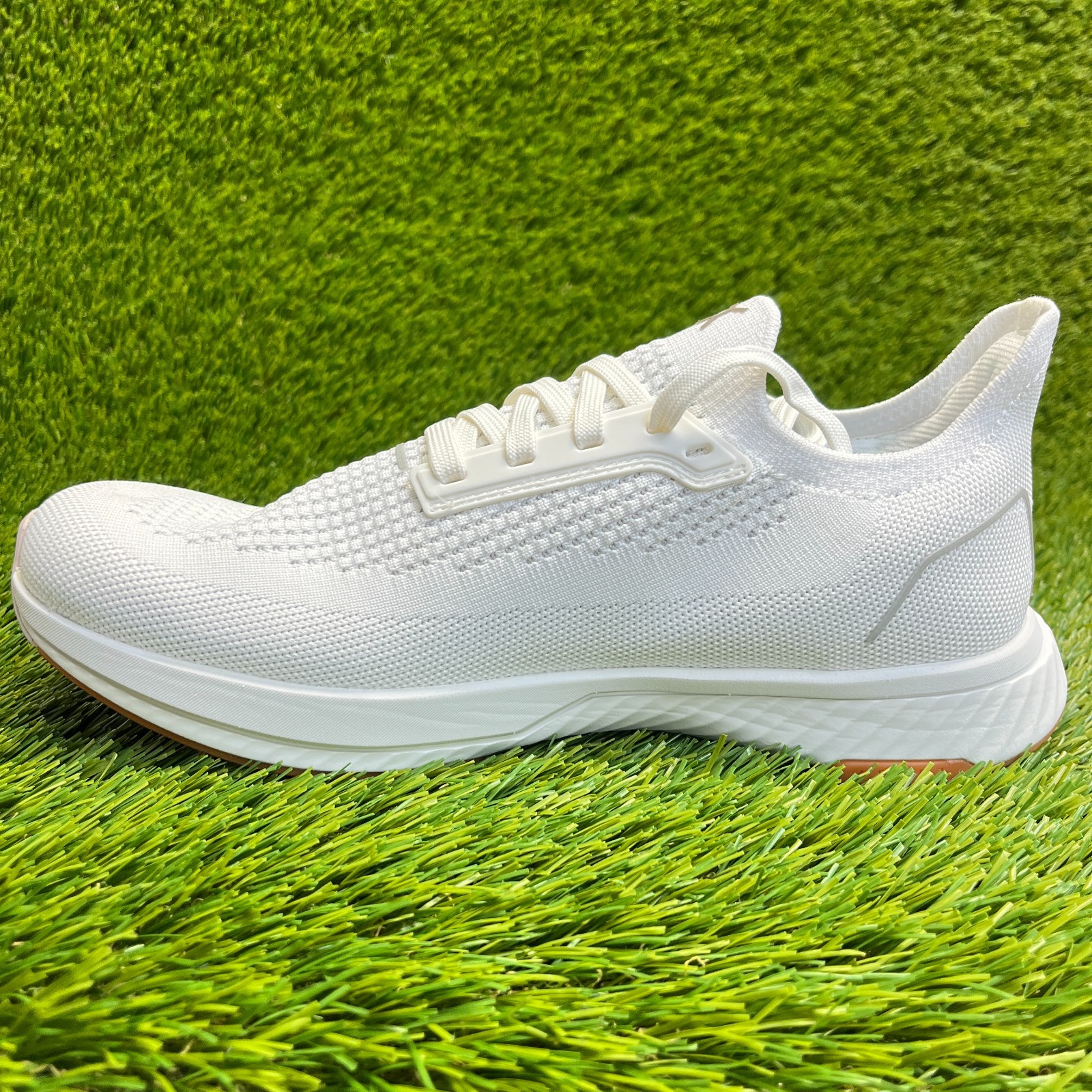Flux Adapt Runner White Gum Mens Size 8 Womens Size 9.5 Running Athletic Shoes