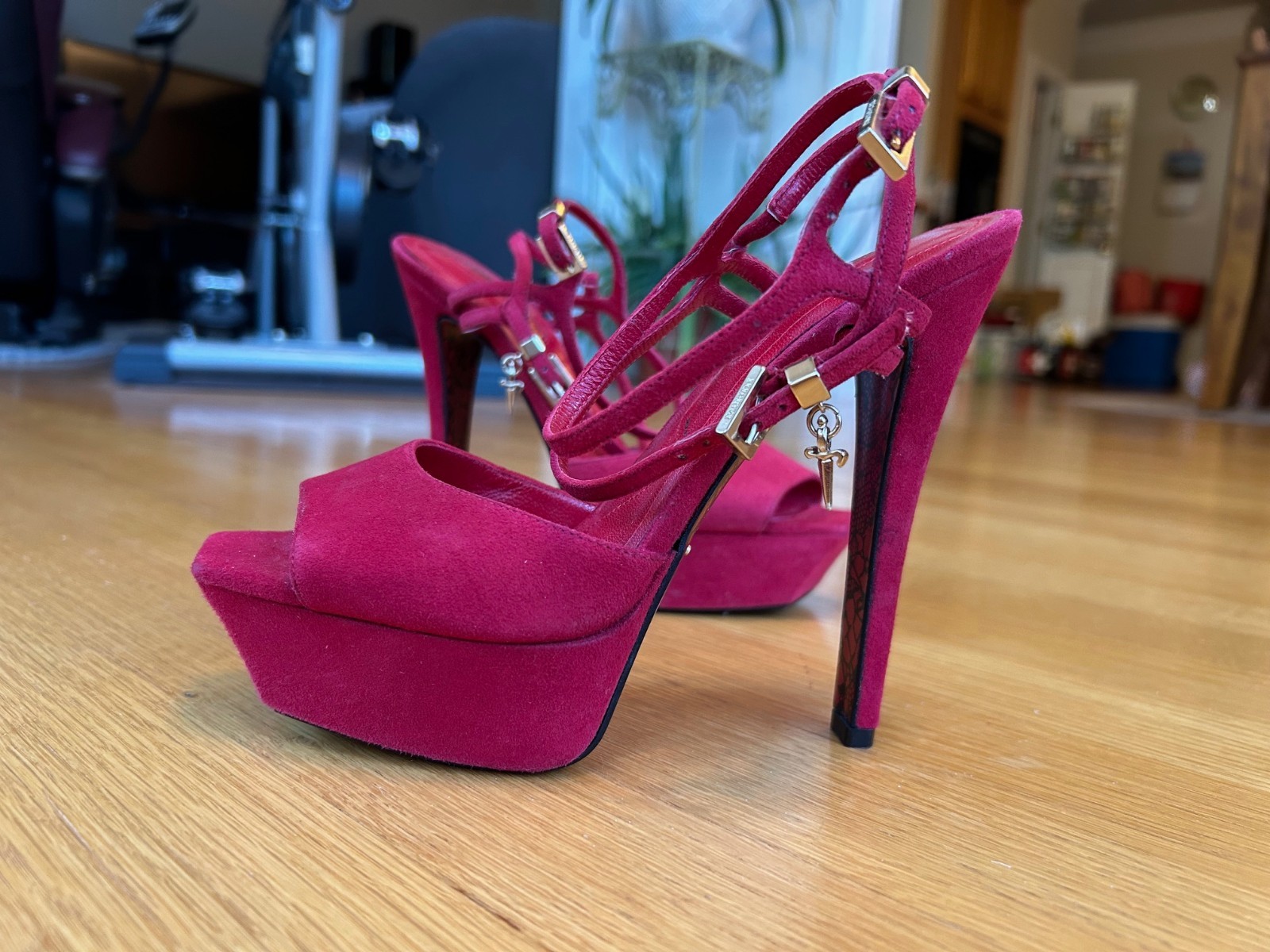 CESARE PACIOTTI Red Suede Platform Sandals Gold-Tone Charm SZ 5 IT 35 Good Cond.