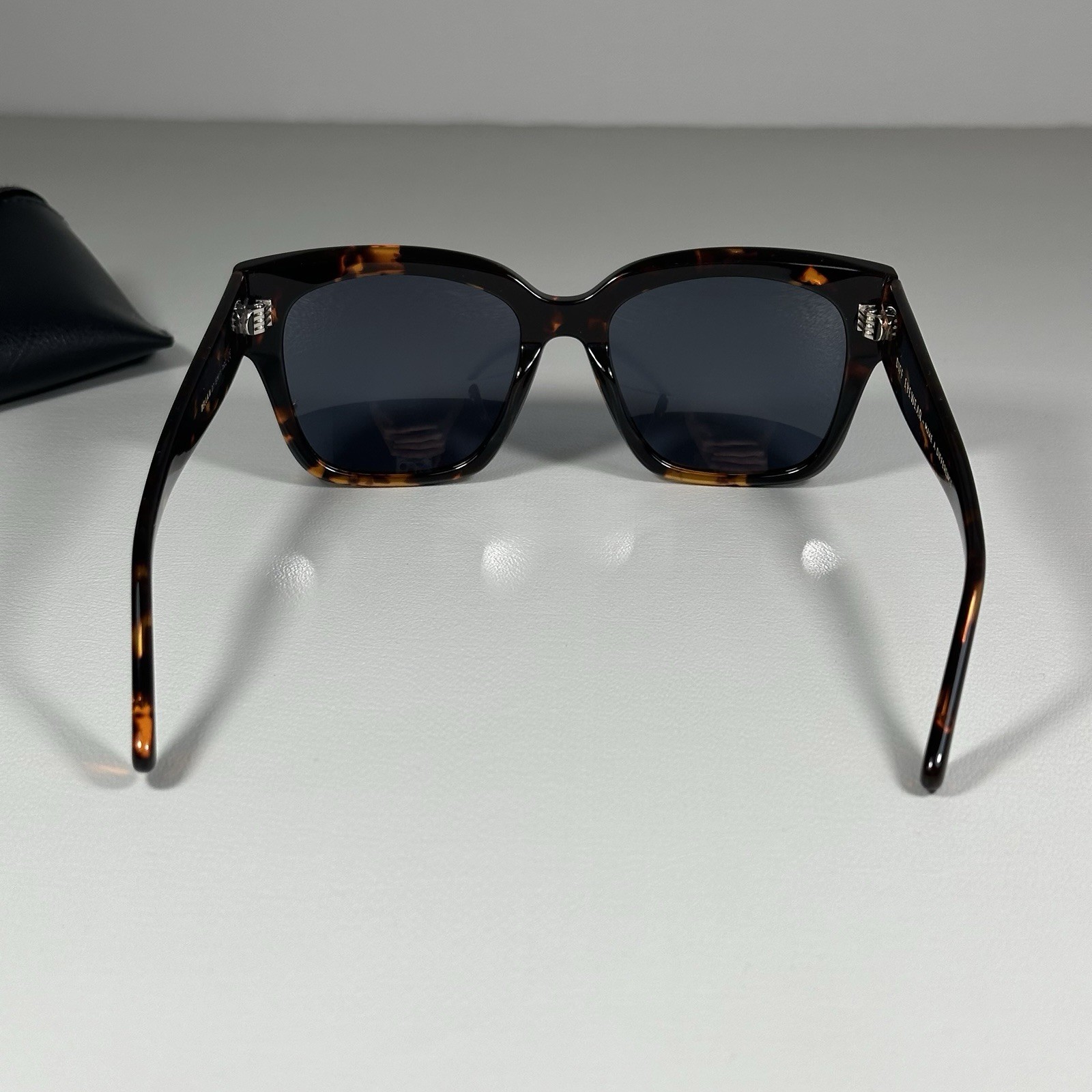 DIFF Bella II DI-GM171 Squared Tortoise Sunglasses
