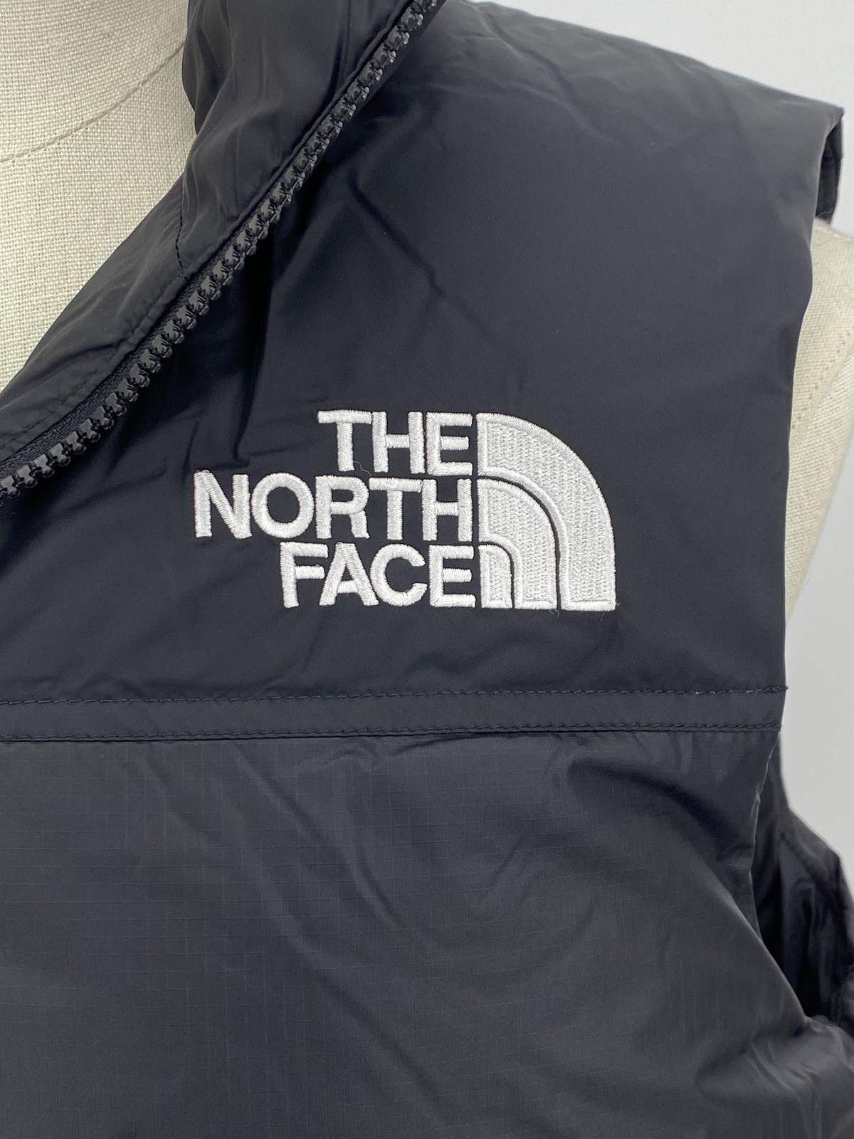 The North Face Mens Puffer Vest Black Size S 1996 Retro Nuptse Down Insulated