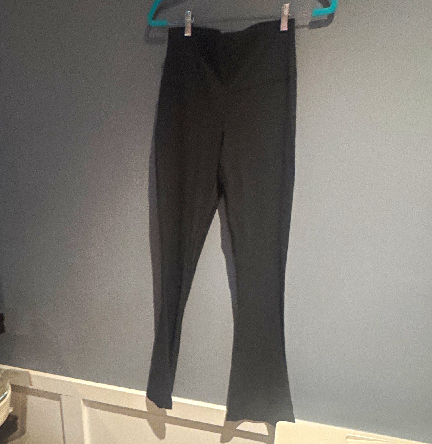 lululemon Women’s Black Flared Yoga Pants Pull-On Solid Nylon/Elastane 8