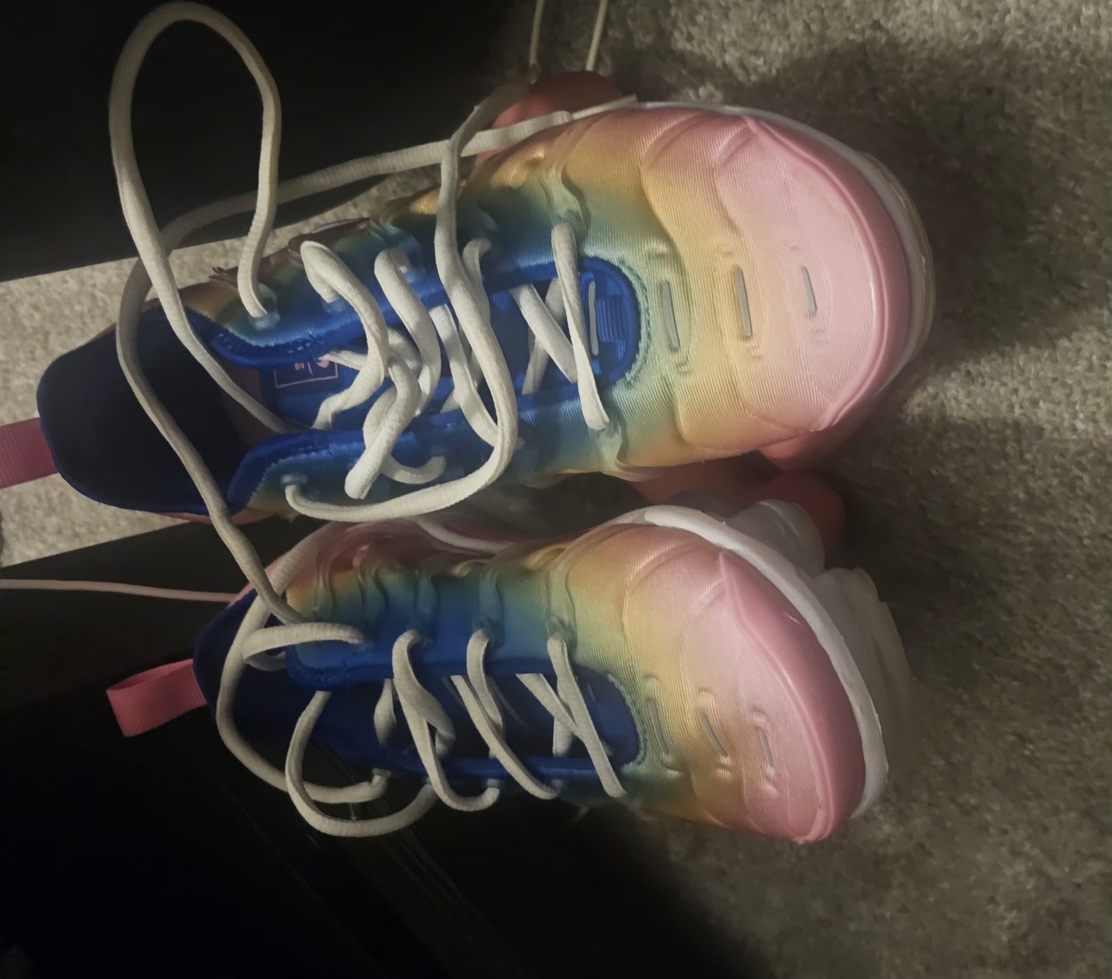 nike vapormax air size 6 pink, blue, and yellow