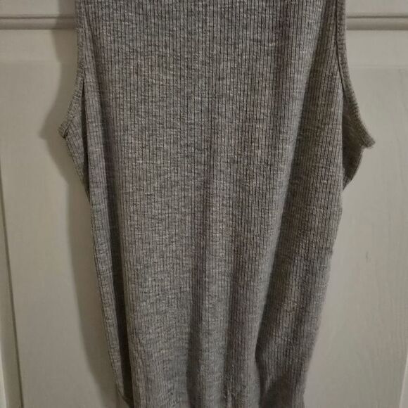Ambiance Gray Mock Neck Ribbed BodySuit – Size Medium